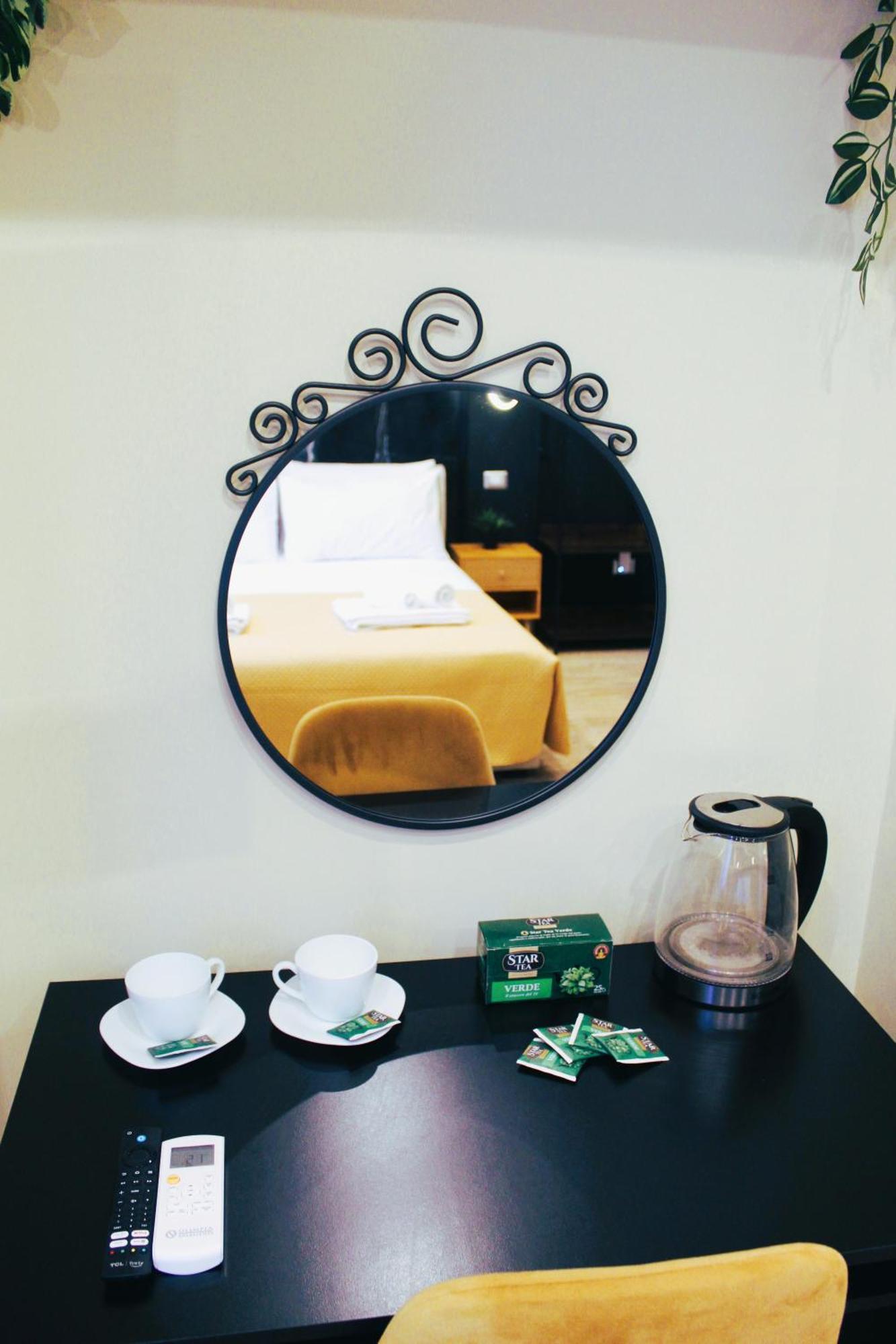 Blackwoody Contemporary Rooms - Napoli Centro Storico Via Toledo Exterior foto