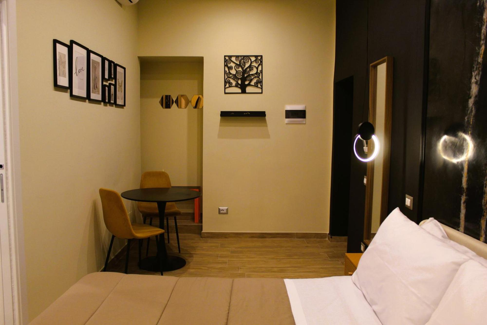 Blackwoody Contemporary Rooms - Napoli Centro Storico Via Toledo Exterior foto