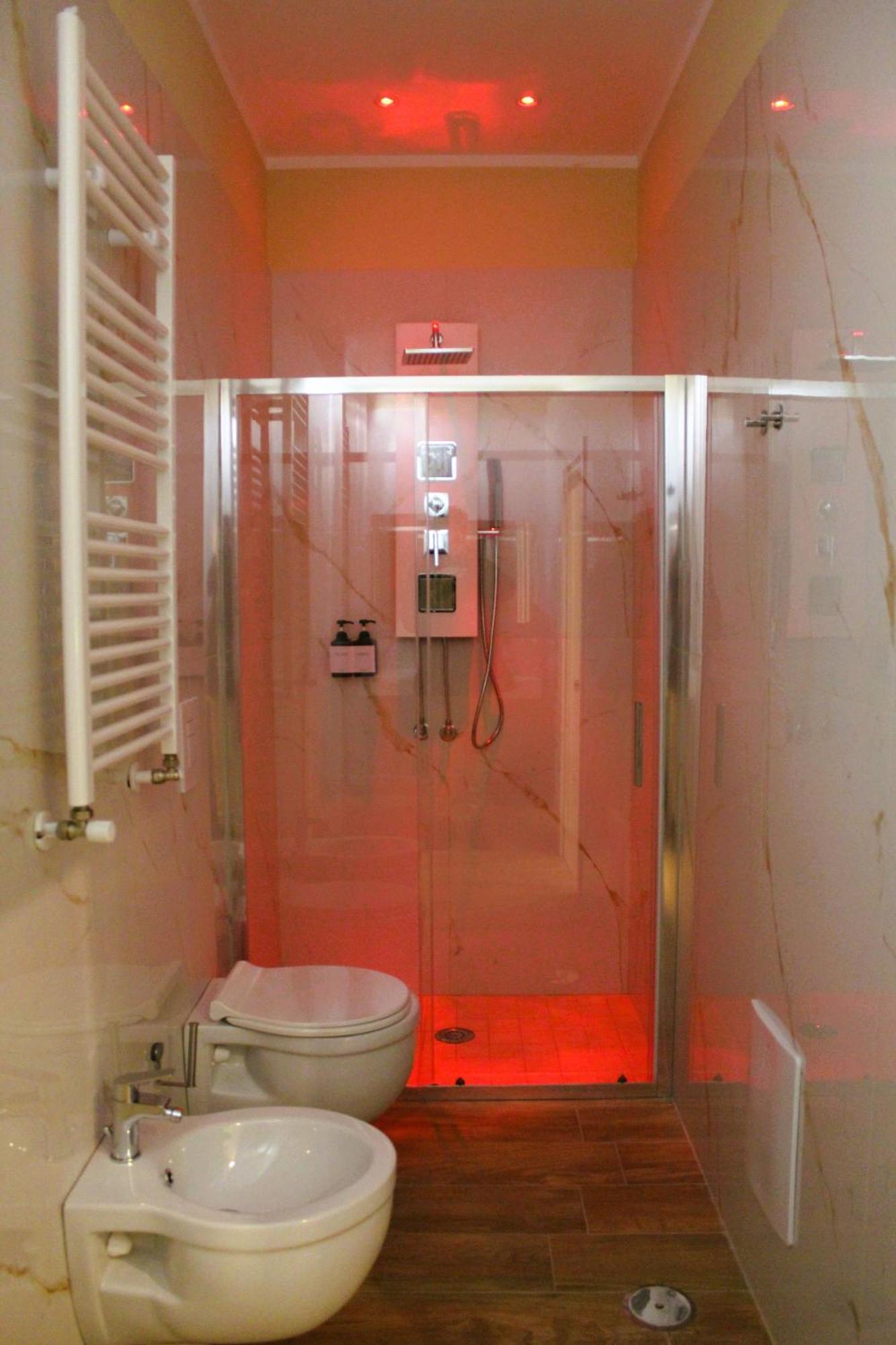 Blackwoody Contemporary Rooms - Napoli Centro Storico Via Toledo Exterior foto